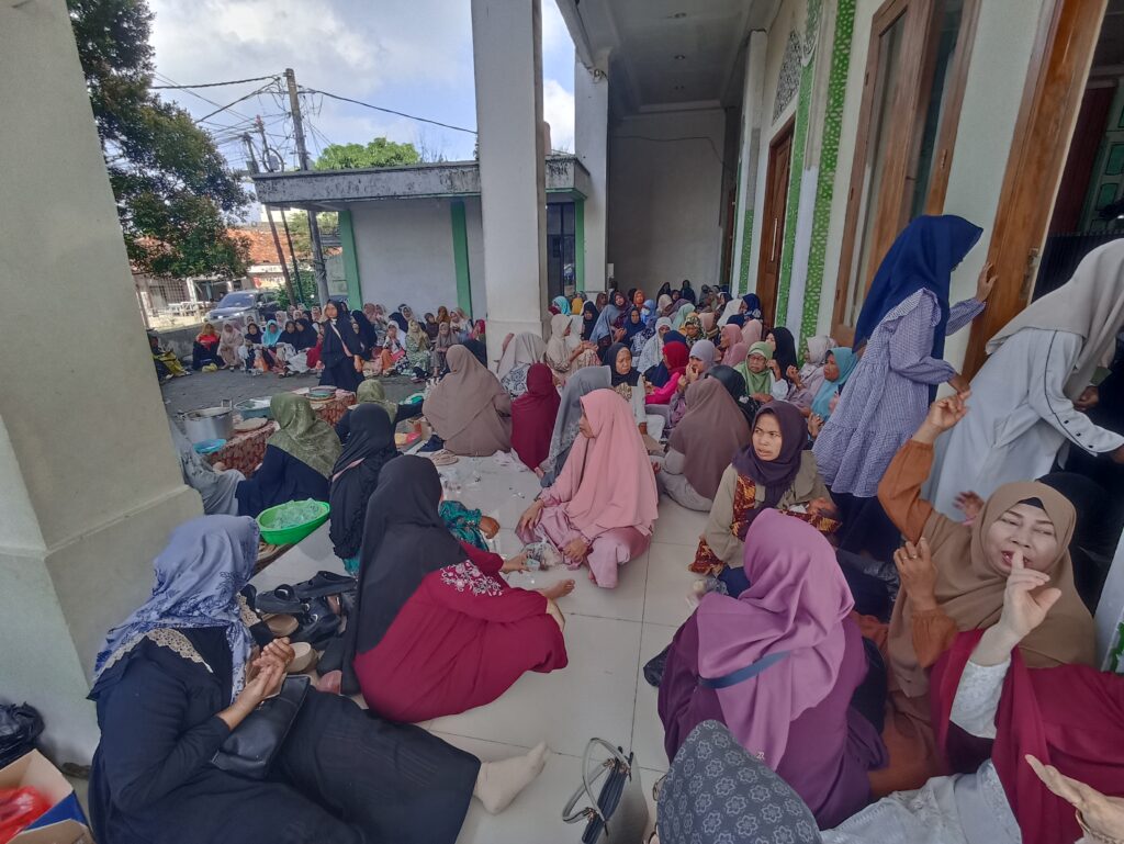 Ratusan Jamaah Hadiri Pengajian Rutin Majlis Ta’lim Al Bashriyah di Masjid Jami Al-Makmur Parungpanjang Bogor img 20260426 090015